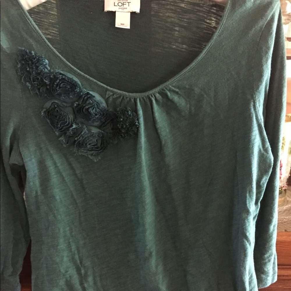 3/4 length green shirt